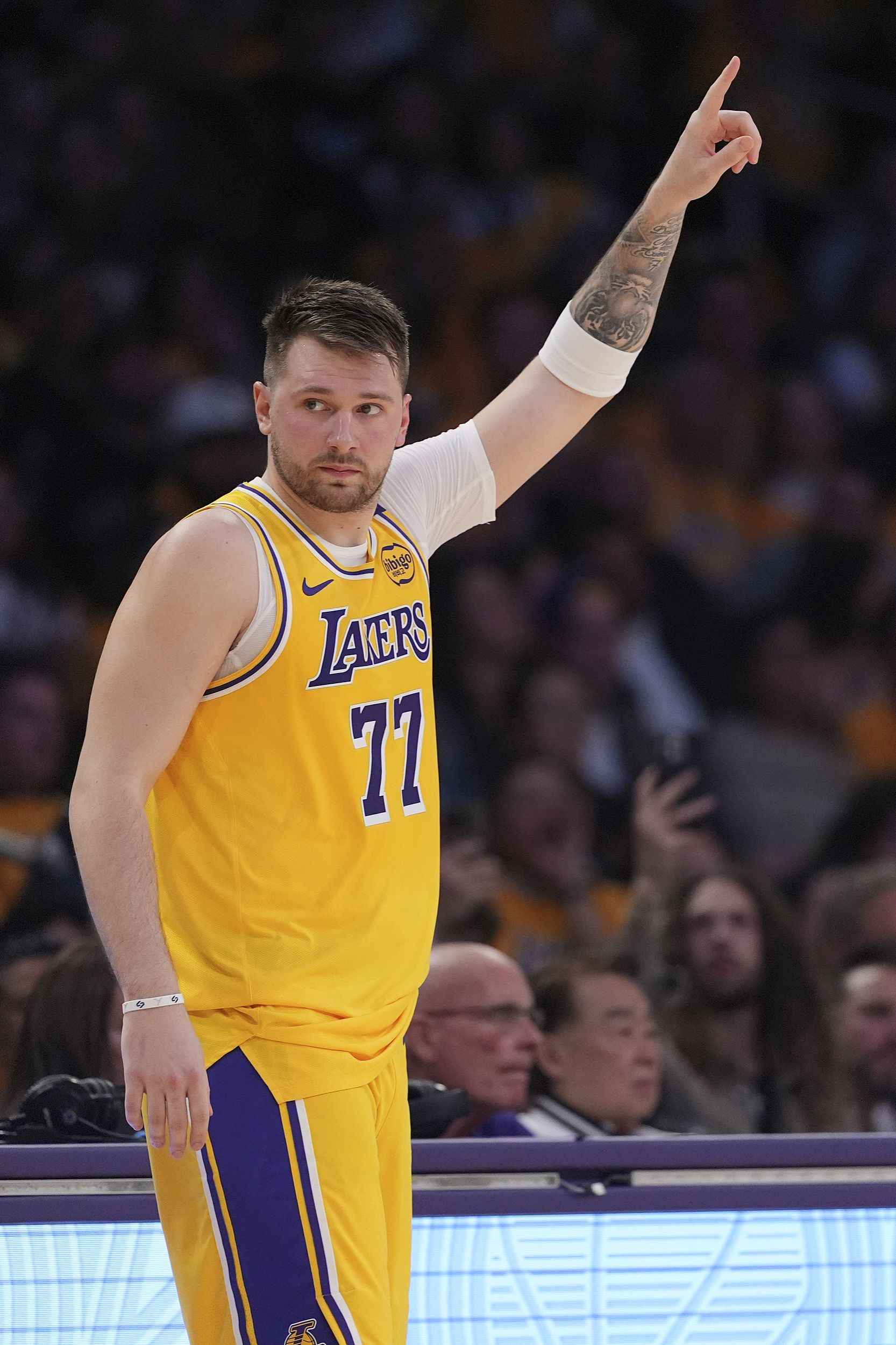 开云体育网址-湖人不断突破！，萨拉赫连续七场比赛得分超过大比分获胜上演精彩一战-开云体育网址