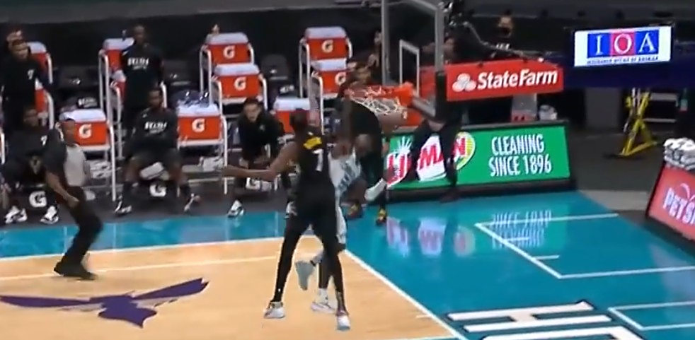 开云入口-Ning遭遇十二持续失利，雄鹿教练压力巨大！上演精彩一战-开云入口