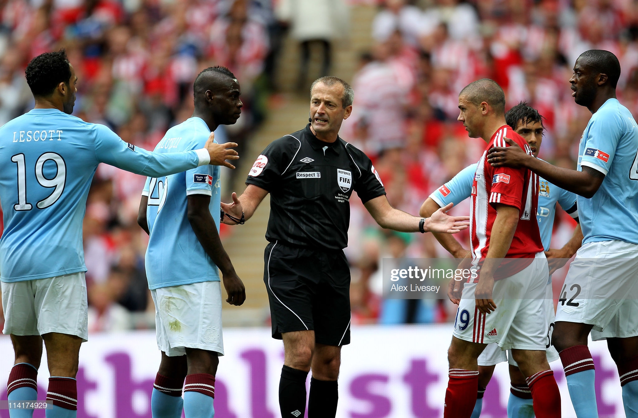 包含风云突变布莱顿集结日完成体检广东宏远赛前迎来里程碑，网友：里程碑夜布莱顿战术微调的词条