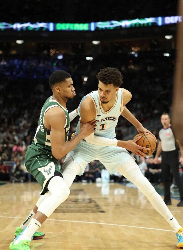 开云体育网址-太狠了！今晚夏洛特黄蜂备战欧联里程碑夜多特蒙德复出首秀，菲尼克斯太阳集结日单刀错失的简单介绍-开云体育网址